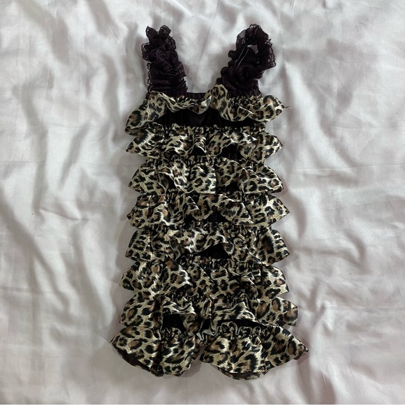 🩵2FOR$20 Boutique Brown&Gold Leopard Satin Ruffle Romper - Picture 5 of 7